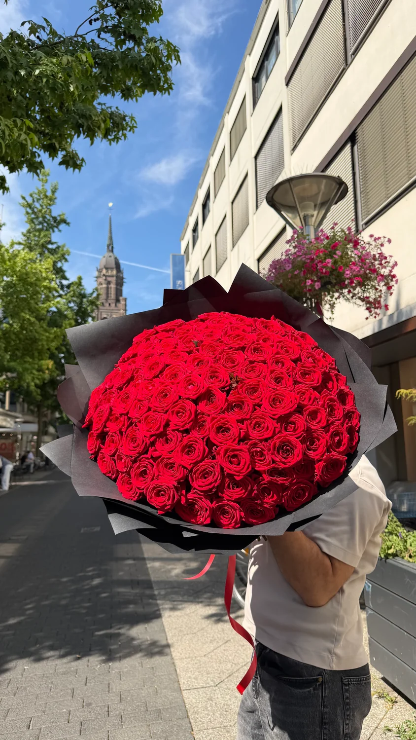 Großer Rosenstrauß Herzenssache in Rot